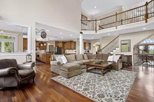 37W220 Mission Hills Dr, Saint Charles, IL 60175 - Photo 12