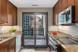 130 N Garland Ct, Chicago, IL 60602 - Photo 10