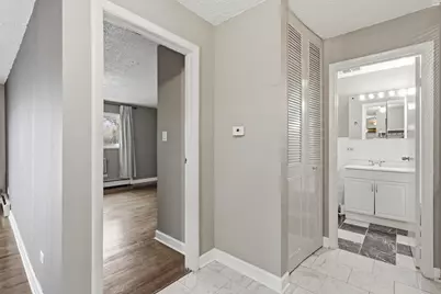 8995 Kennedy Drive N #206F, Des Plaines, IL 60016 - Photo 4