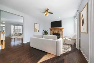 579 W Caldwell Dr, Round Lake, IL 60073 - Photo 10