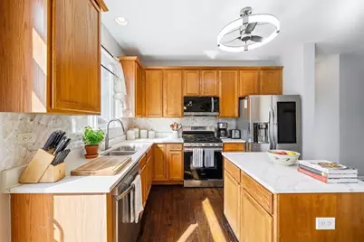 579 W Caldwell Drive, Round Lake, IL 60073 - Photo 4