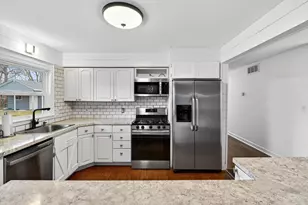 7302 Chippewa Dr, Wonder Lake, IL 60097 - Photo 8