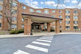 1880 Bonnie Ln, Hoffman Estates, IL 60169 - Photo 1