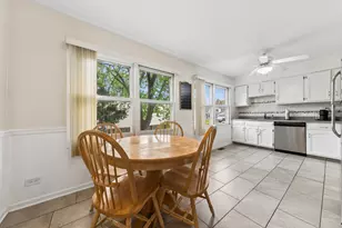 1813 Lancashire Ct, Schaumburg, IL 60194 - Photo 16