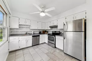 1813 Lancashire Ct, Schaumburg, IL 60194 - Photo 8
