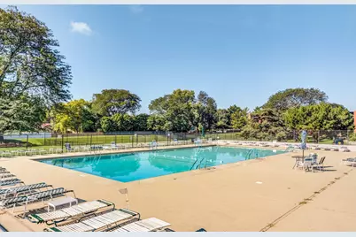 1615 E Central Road #111B, Arlington Heights, IL 60005 - Photo 2