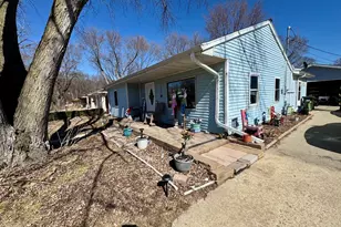 1308 Douglas Dr, Sterling, IL 61081 - Photo 2