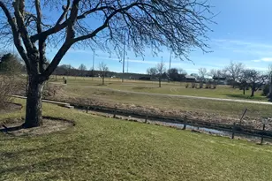 633 W Streamwood Blvd, Streamwood, IL 60107 - Photo 6