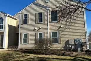 633 W Streamwood Blvd, Streamwood, IL 60107 - Photo 8