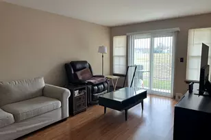 633 W Streamwood Blvd, Streamwood, IL 60107 - Photo 2