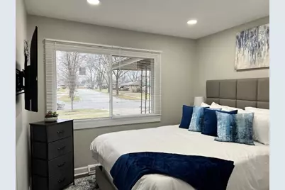 17 Wildwood Road, Elk Grove Village, IL 60007 - Photo 6