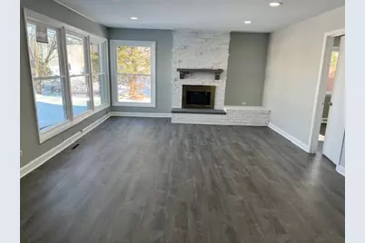 17 Wildwood Road, Elk Grove Village, IL 60007 - Photo 4