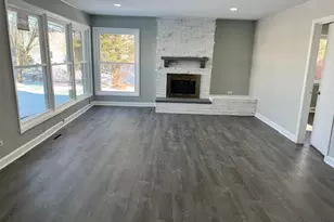 17 Wildwood Rd, Elk Grove Village, IL 60007 - Photo 4