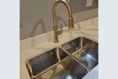 [Address not provided], Chicago, IL 60617 - Photo 8