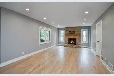35 Americana Court, Roselle, IL 60172 - Photo 8