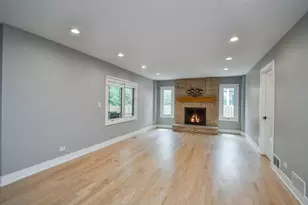 35 Americana Ct, Roselle, IL 60172 - Photo 8