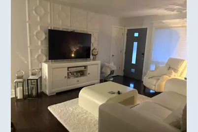 1057 Carpenter Court, Elk Grove Village, IL 60007 - Photo 2