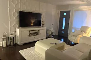 1057 Carpenter Ct, Elk Grove Village, IL 60007 - Photo 2