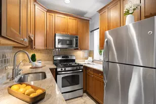 629 W Sheridan Rd, Chicago, IL 60613 - Photo 8