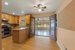 706 Crest Ln, Lisle, IL 60532 - Photo 6