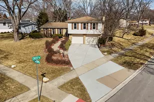 706 Crest Ln, Lisle, IL 60532 - Photo 26