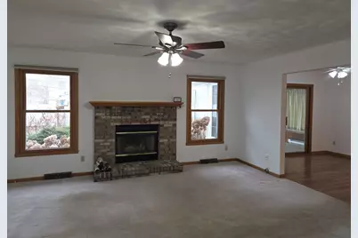 5836 Longest Drive, South Beloit, IL 61080 - Photo 4