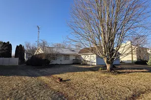 5836 Longest Dr, South Beloit, IL 61080 - Photo 2