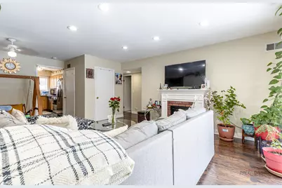 9396 Bay Colony Drive #1S, Des Plaines, IL 60016 - Photo 6