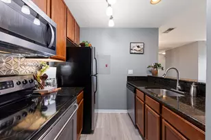 208 Glengarry Dr, Bloomingdale, IL 60108 - Photo 6