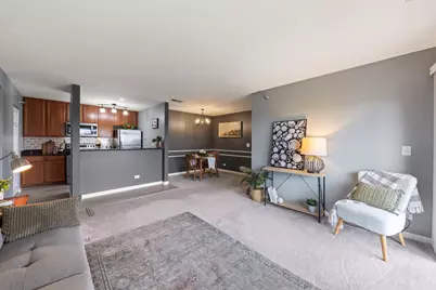 208 Glengarry Drive #302, Bloomingdale, IL 60108 - Photo 2