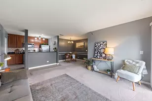 208 Glengarry Dr, Bloomingdale, IL 60108 - Photo 2