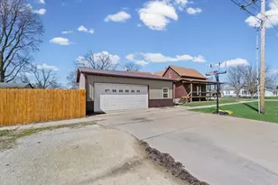 360 E Patton St, Paxton, IL 60957 - Photo 32