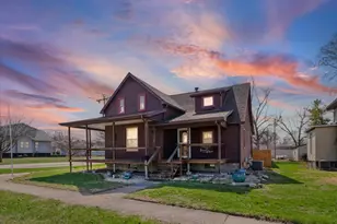 360 E Patton St, Paxton, IL 60957 - Photo 1