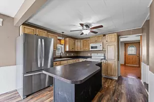 360 E Patton St, Paxton, IL 60957 - Photo 10