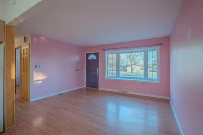 7802 Warwick Avenue, Darien, IL 60561 - Photo 6