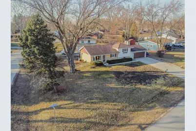 7802 Warwick Avenue, Darien, IL 60561 - Photo 2