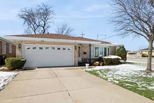 4738 N Potawatomie Ave, Chicago, IL 60656 - Photo 1