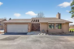 1724 Boulder Dr, Darien, IL 60561 - Photo 1