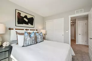 2225 Waters Edge Dr, Schaumburg, IL 60173 - Photo 20