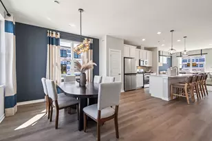 2225 Waters Edge Dr, Schaumburg, IL 60173 - Photo 6