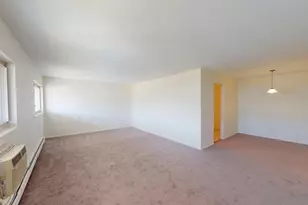 693 E Fullerton Ave, Glendale Heights, IL 60139 - Photo 2