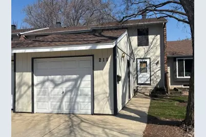 211 Applewood Lane, Bloomingdale, IL 60108 - Photo 1