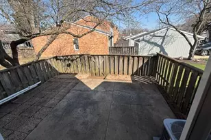 211 Applewood Ln, Bloomingdale, IL 60108 - Photo 6