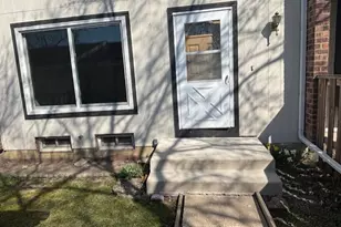 211 Applewood Ln, Bloomingdale, IL 60108 - Photo 2