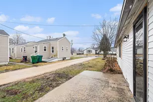 215 W Main St, Kirkland, IL 60146 - Photo 28