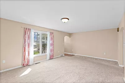 1019 N Sangamon Avenue, Gibson City, IL 60936 - Photo 6