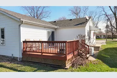 1019 N Sangamon Avenue, Gibson City, IL 60936 - Photo 30