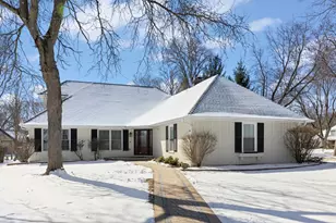 26W055 Cree Ln, Wheaton, IL 60189 - Photo 4