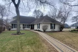 26W055 Cree Ln, Wheaton, IL 60189 - Photo 1