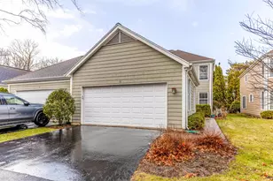 12 Sommerset Ln, Lincolnshire, IL 60069 - Photo 1